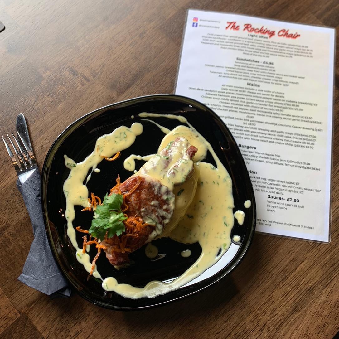 Our mid week special 🤤🤤Bacon steak 🥓Buttery mash 🥘Honey roast veg Parsley sauce Enjoy a mid week treat all for £6.95