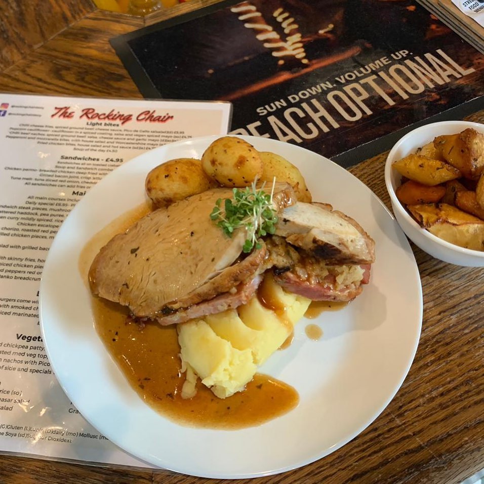 Sunday lunch special £7 🤤Turkey & Ham Buttery mash Roast potatoes StuffingHoney roasted carrots and parsnipsGravy